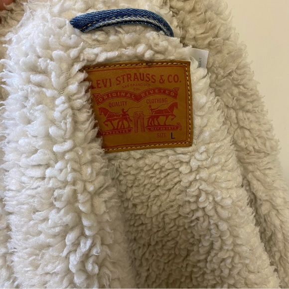 Levi’s Sherpa Lined Jean Jacket - Picture 3 of 7